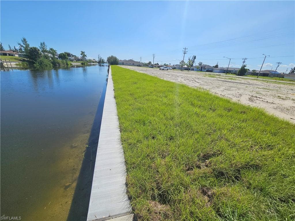 1505 Gleason Pkwy, Cape Coral, FL 33914-5