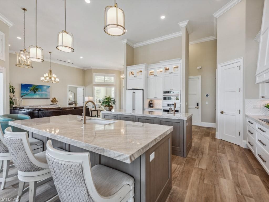 525 Taylor Ct, Marco Island, FL 34145-11
