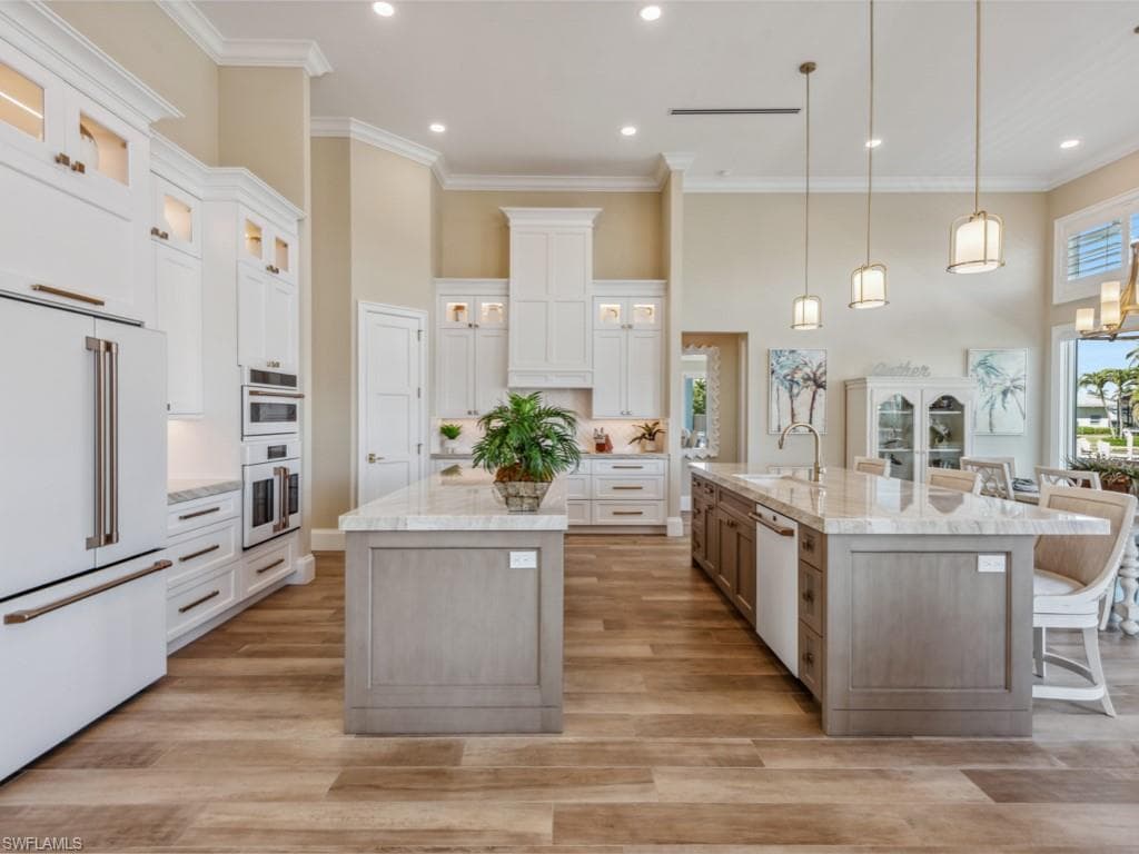 525 Taylor Ct, Marco Island, FL 34145-12
