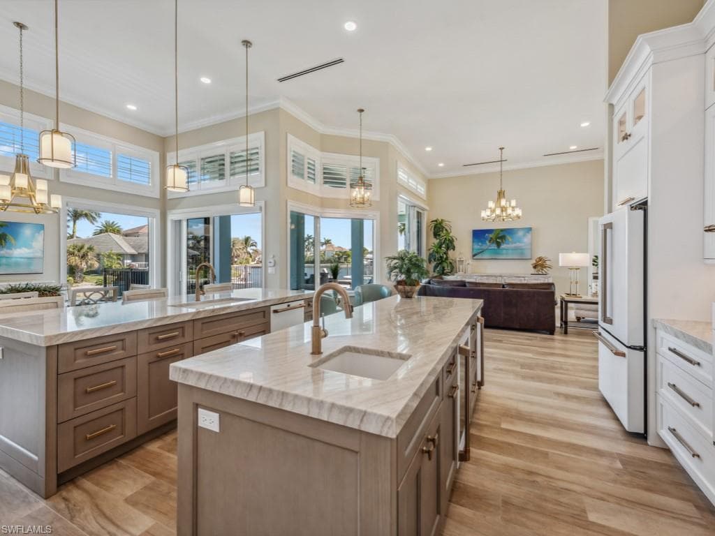 525 Taylor Ct, Marco Island, FL 34145-14