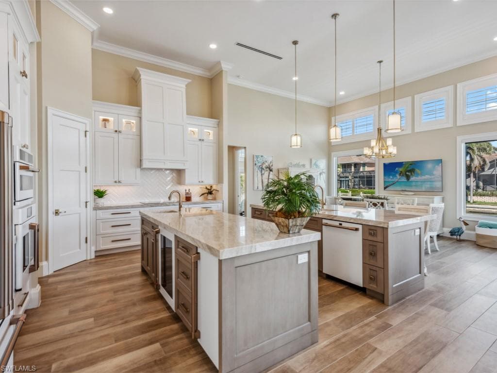 525 Taylor Ct, Marco Island, FL 34145-15