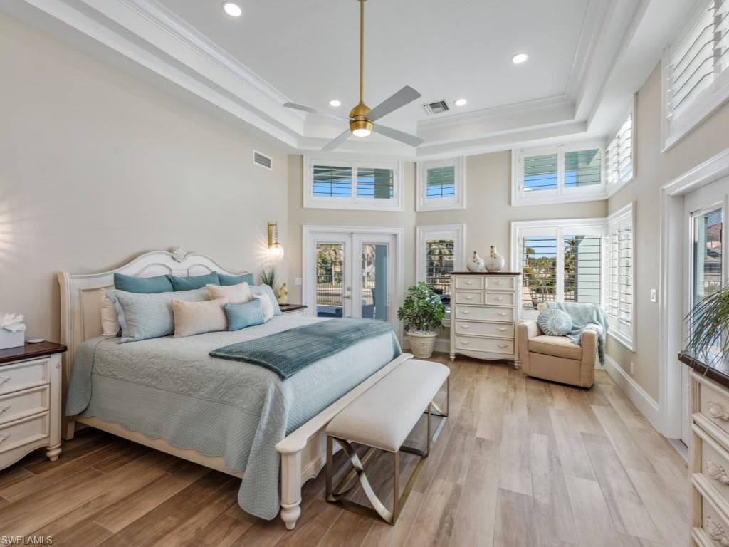 525 Taylor Ct, Marco Island, FL 34145-18