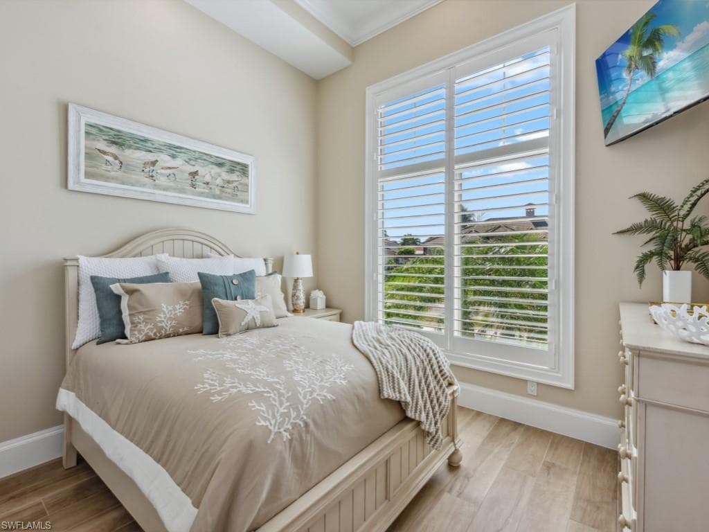 525 Taylor Ct, Marco Island, FL 34145-23