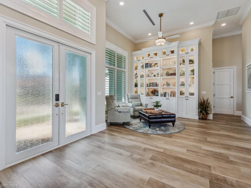 525 Taylor Ct, Marco Island, FL 34145-6