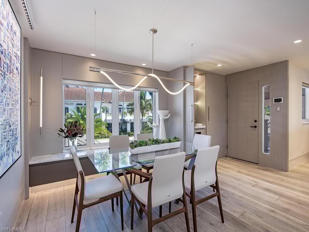 295 5th Ave S, Naples, FL 34102-10