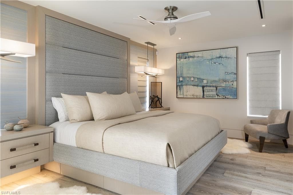 295 5th Ave S, Naples, FL 34102-13