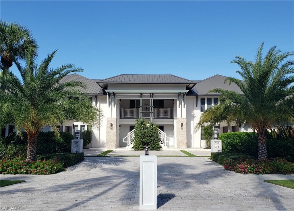 295 5th Ave S, Naples, FL 34102-24
