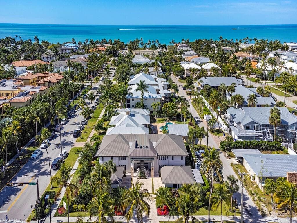 295 5th Ave S, Naples, FL 34102-25