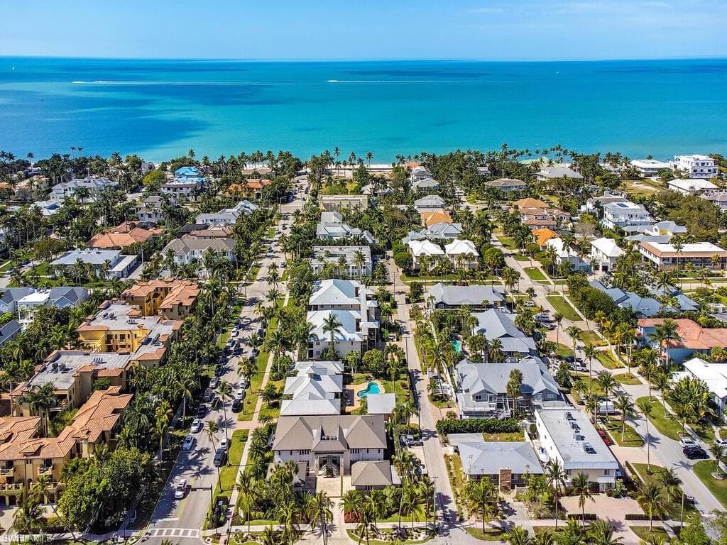 295 5th Ave S, Naples, FL 34102-26