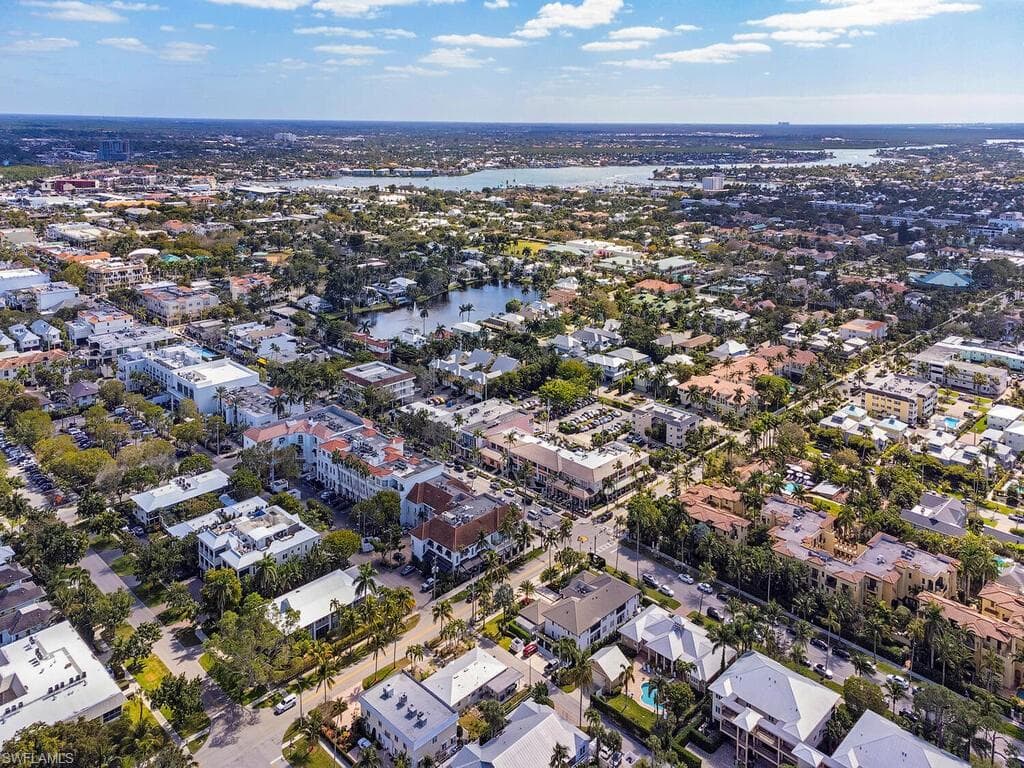 295 5th Ave S, Naples, FL 34102-29
