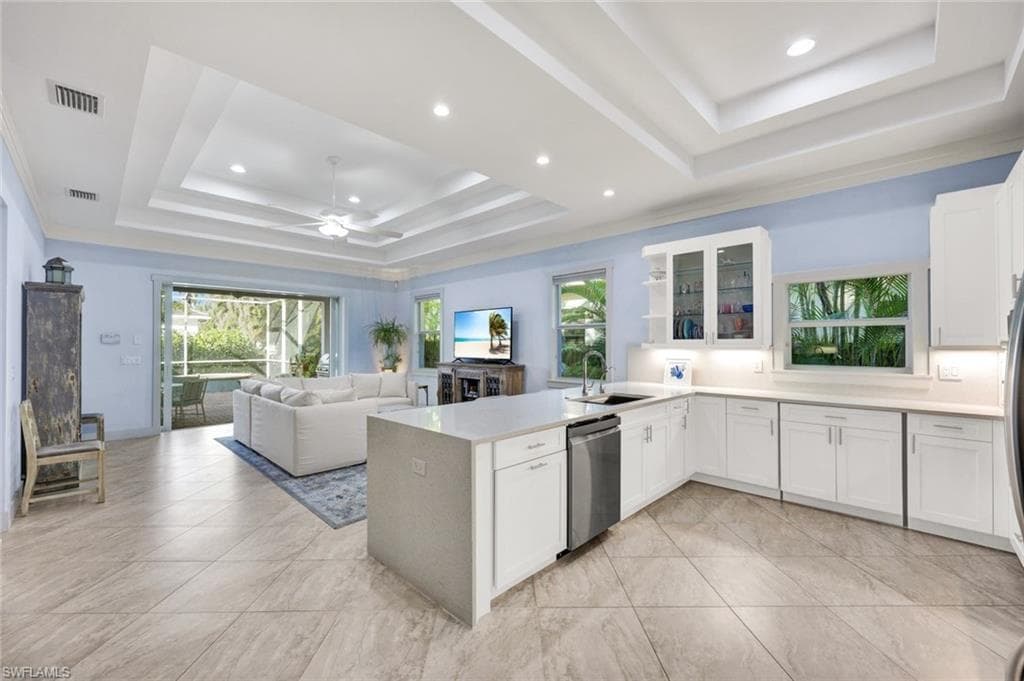 721 93rd Ave N, Naples, FL 34108-9