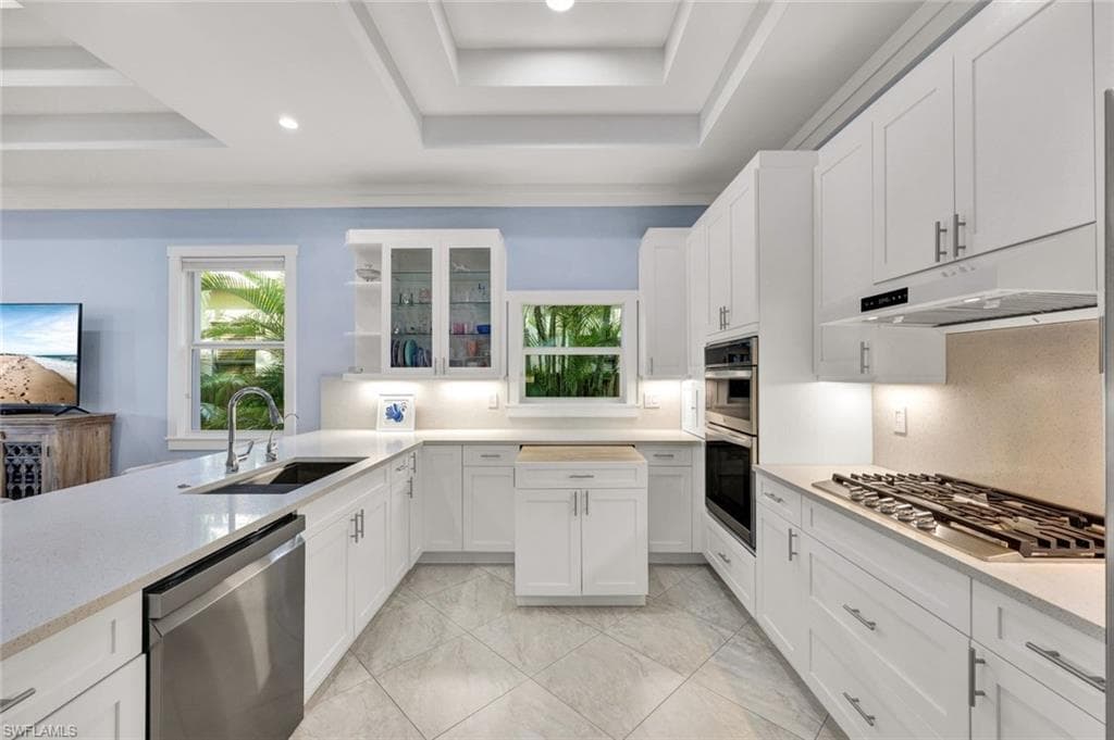 721 93rd Ave N, Naples, FL 34108-10