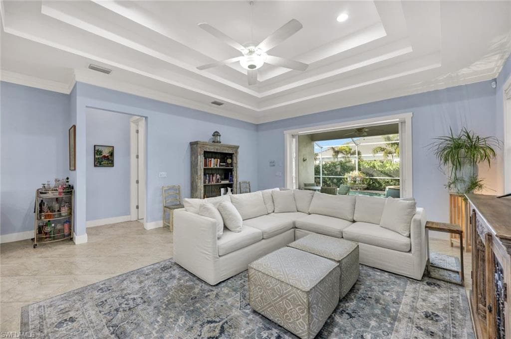 721 93rd Ave N, Naples, FL 34108-6
