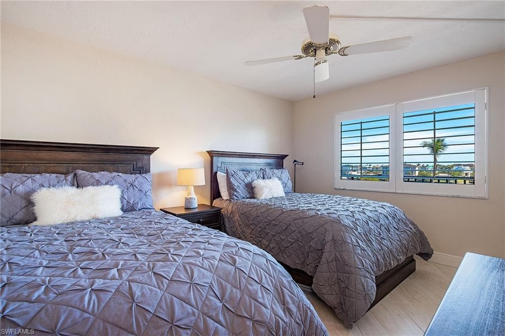 9715 Gulf Shore Dr 301, Naples, FL 34108-10