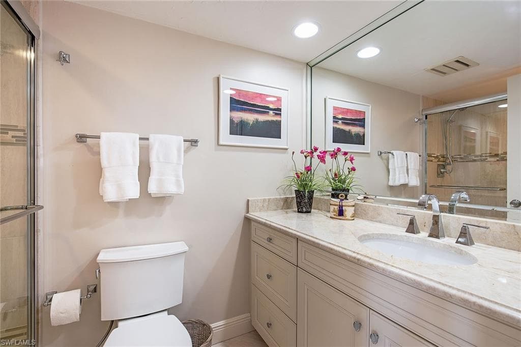 9715 Gulf Shore Dr 301, Naples, FL 34108-11