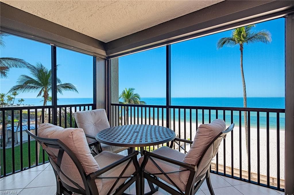 9715 Gulf Shore Dr 301, Naples, FL 34108-1