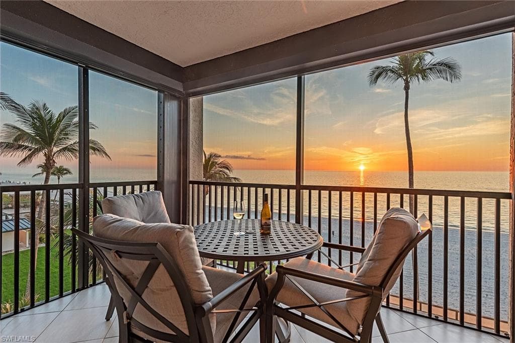 9715 Gulf Shore Dr 301, Naples, FL 34108-2