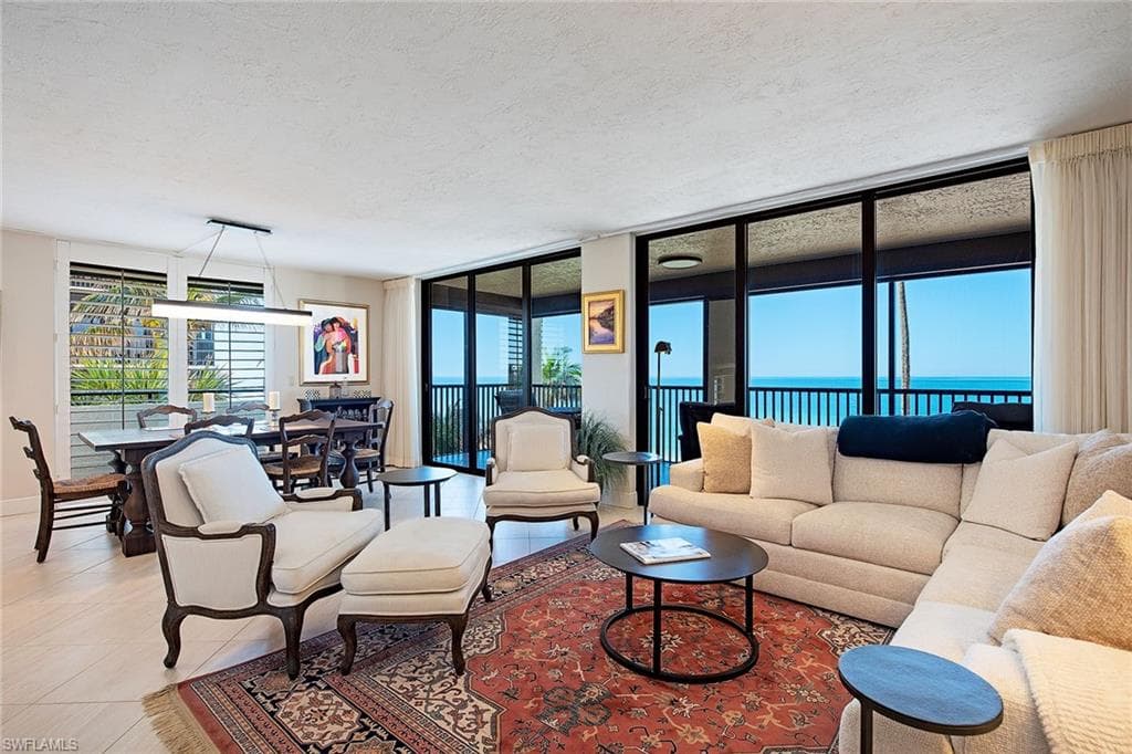 9715 Gulf Shore Dr 301, Naples, FL 34108-3