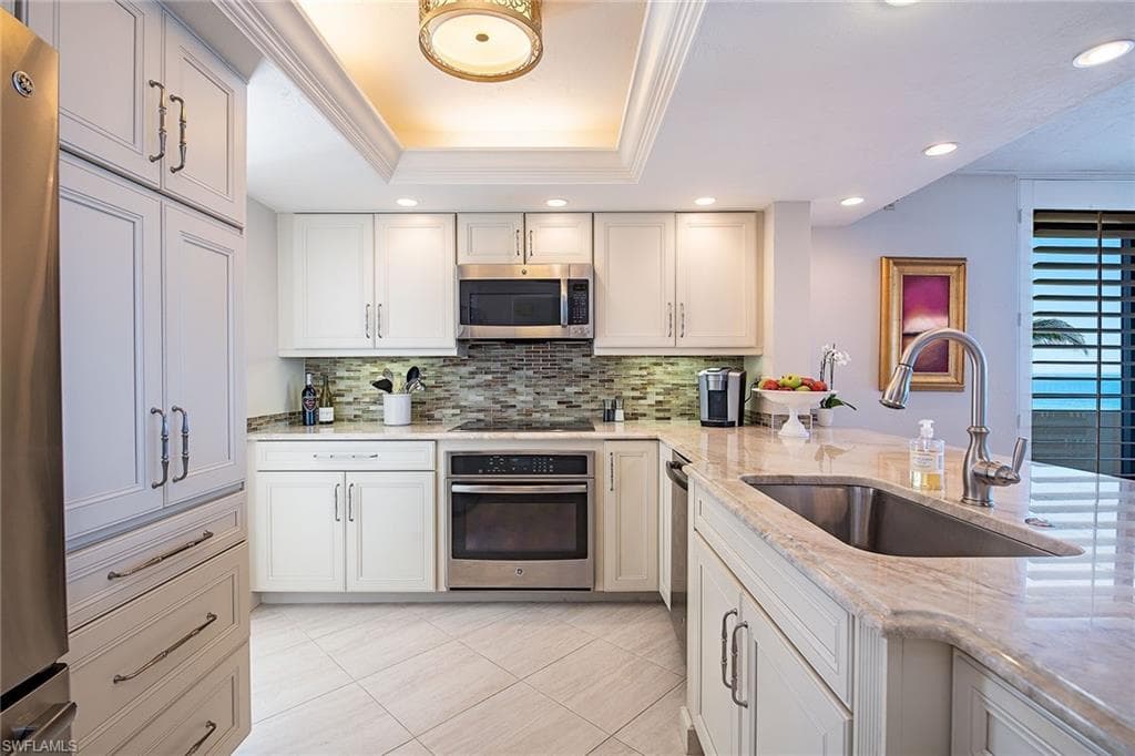 9715 Gulf Shore Dr 301, Naples, FL 34108-5
