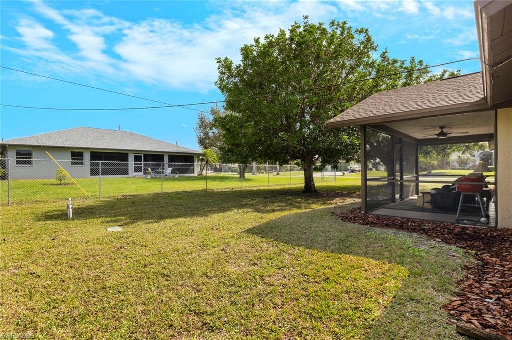 20821 Coconut Dr, Estero, FL 33928-28