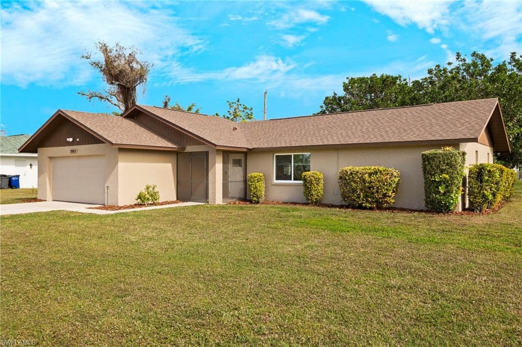 20821 Coconut Dr, Estero, FL 33928-4