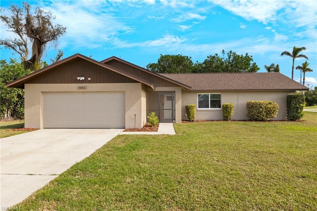 20821 Coconut Dr, Estero, FL 33928-5