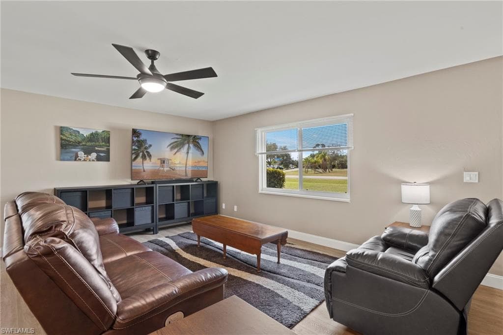 20821 Coconut Dr, Estero, FL 33928-7
