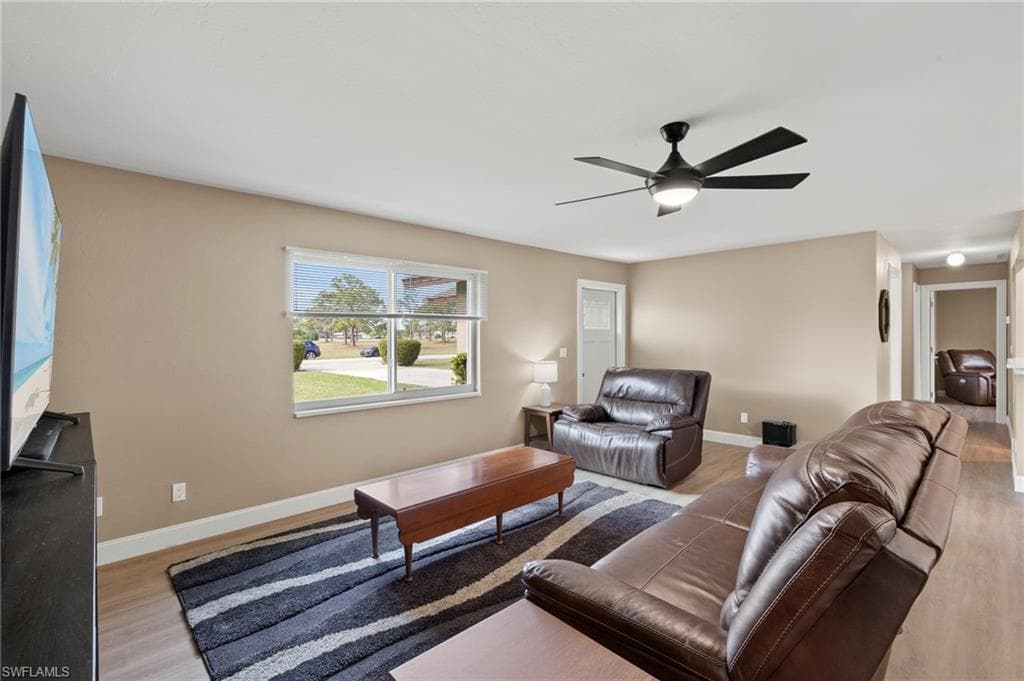 20821 Coconut Dr, Estero, FL 33928-8