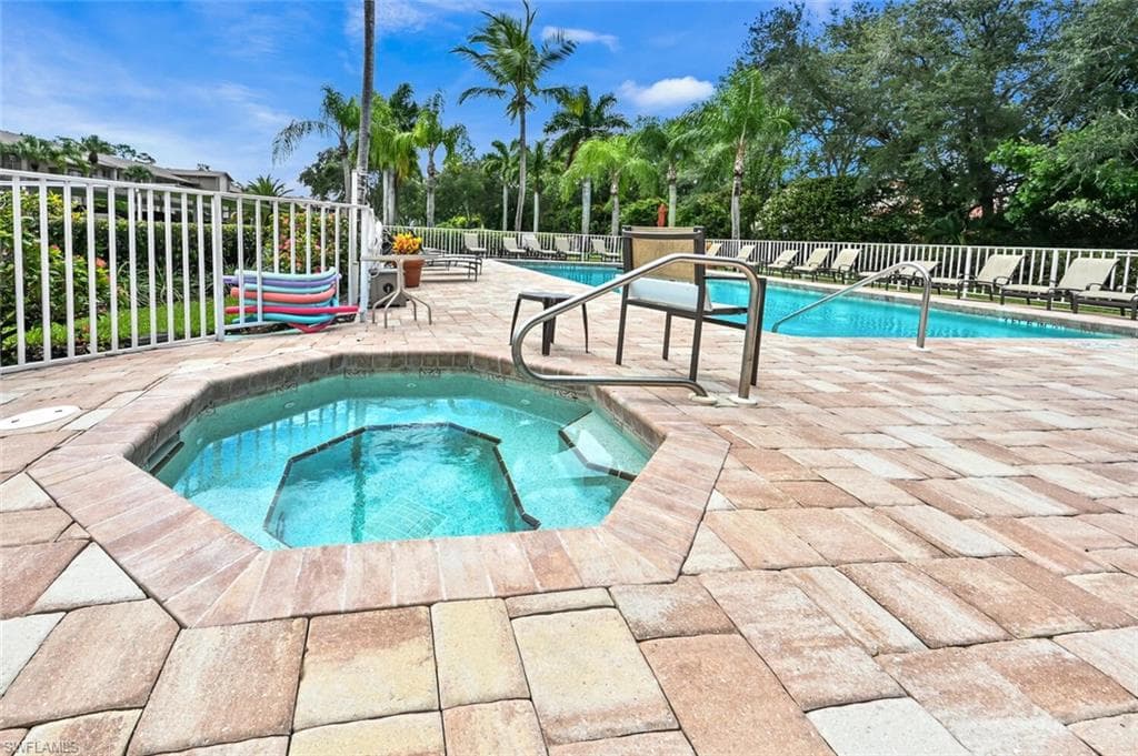 7340 Glenmoor Ln 3108, Naples, FL 34104-29