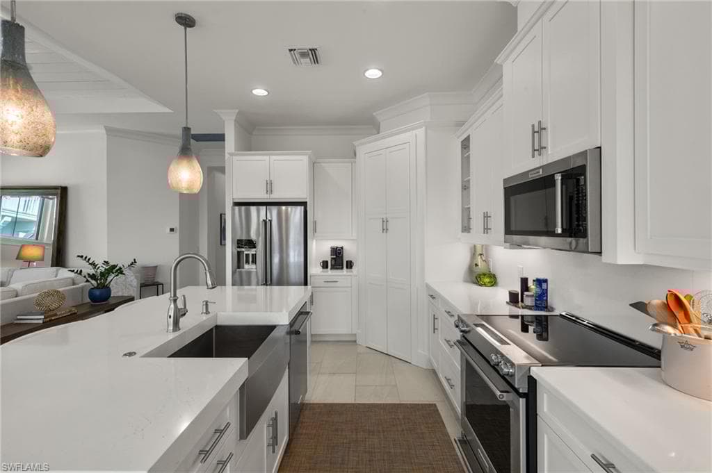 6585 Dominica Dr 201, Naples, FL 34113-9