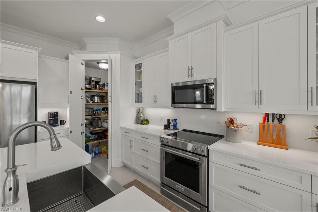 6585 Dominica Dr 201, Naples, FL 34113-8