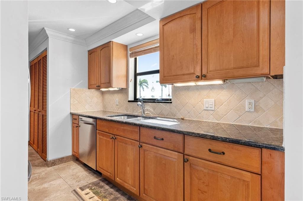 838 Elkcam Cir 302, Marco Island, FL 34145-14