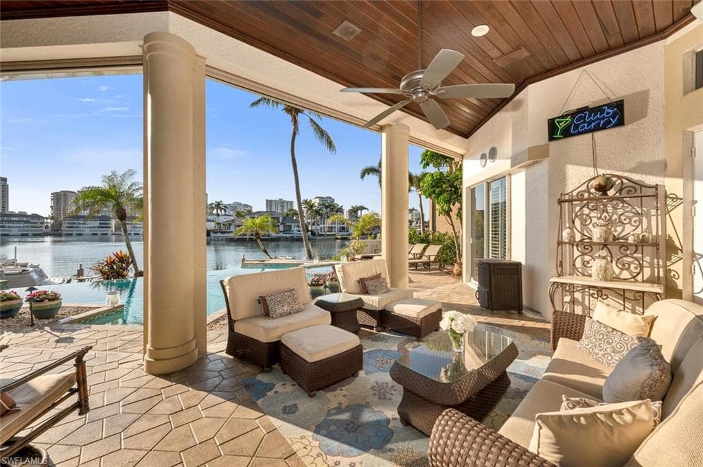 4211 Crayton Rd, Naples, FL 34103-8
