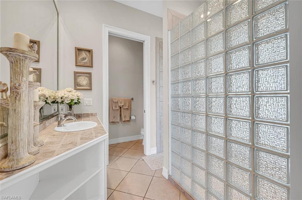 4211 Crayton Rd, Naples, FL 34103-11