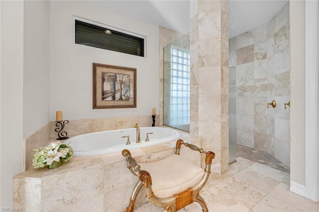 4211 Crayton Rd, Naples, FL 34103-14