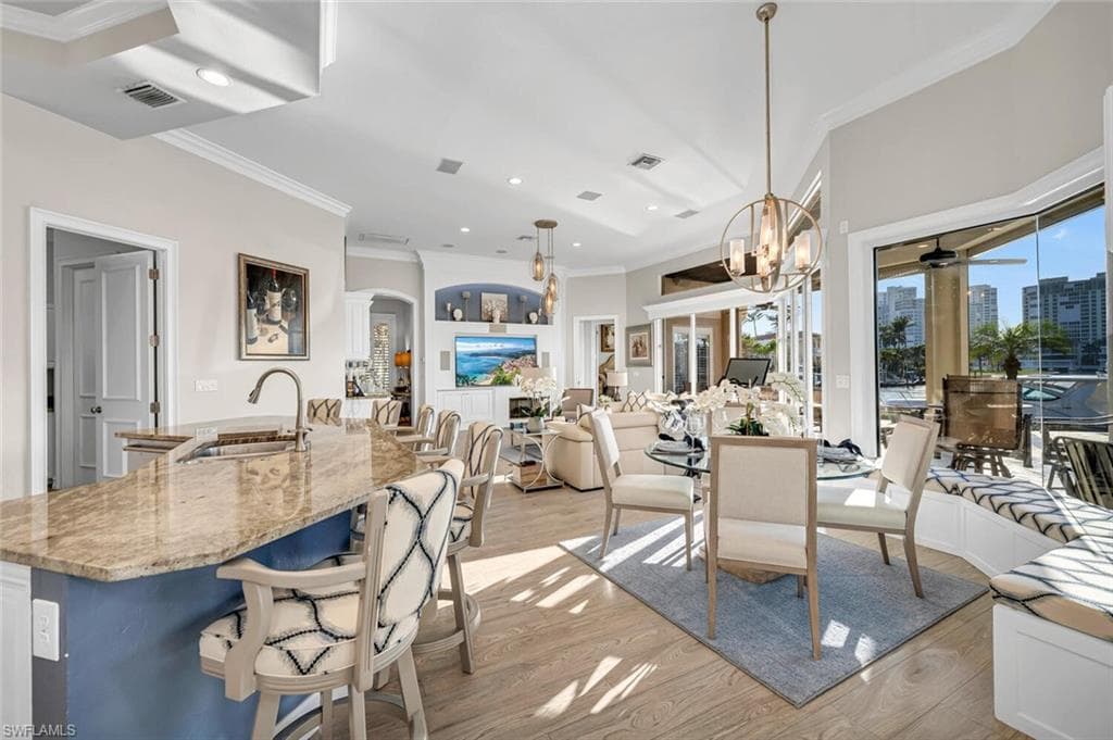 4211 Crayton Rd, Naples, FL 34103-19