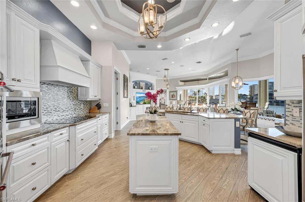 4211 Crayton Rd, Naples, FL 34103-22