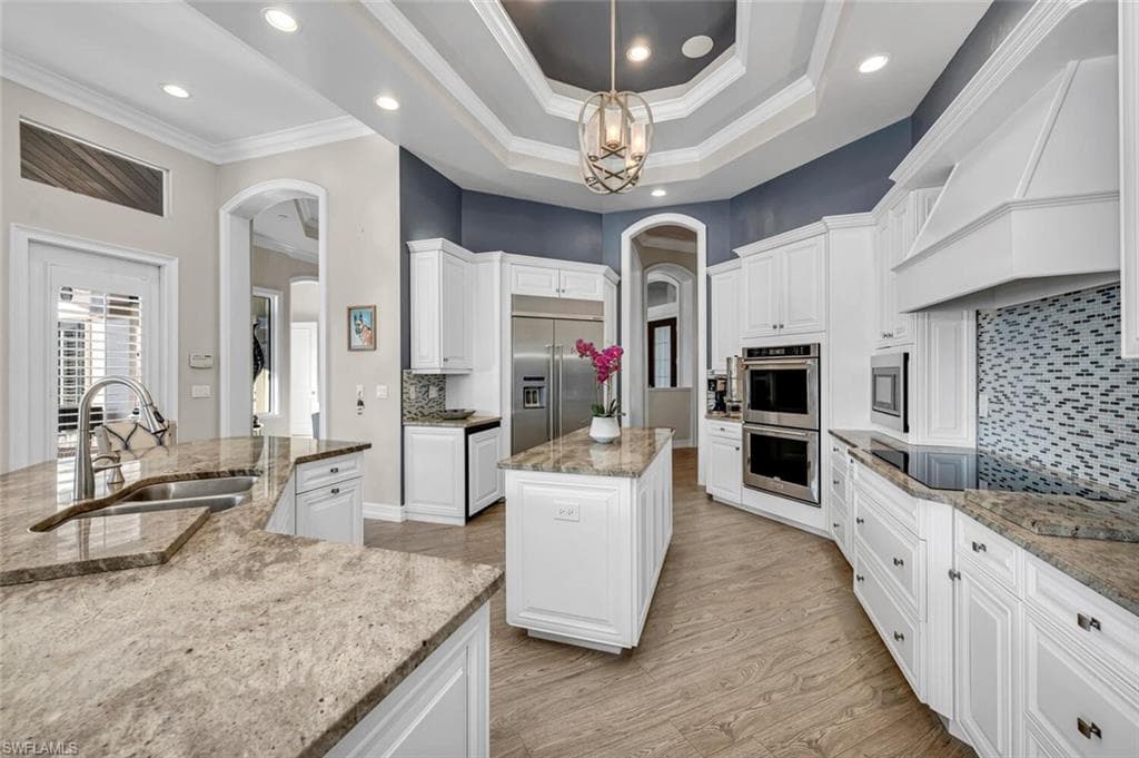 4211 Crayton Rd, Naples, FL 34103-23