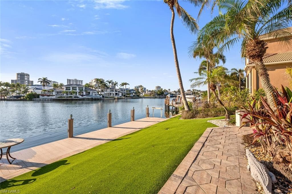 4211 Crayton Rd, Naples, FL 34103-28