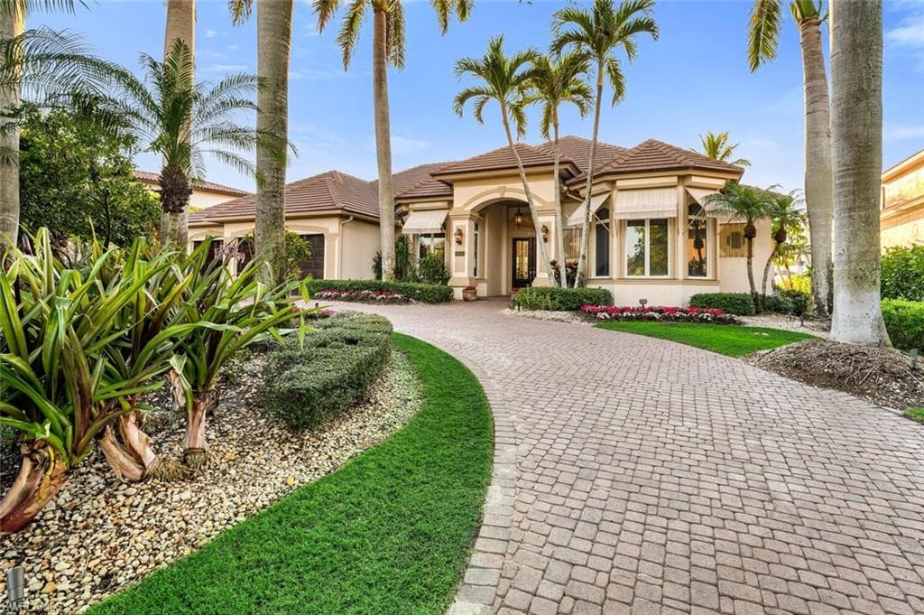 4211 Crayton Rd, Naples, FL 34103-30