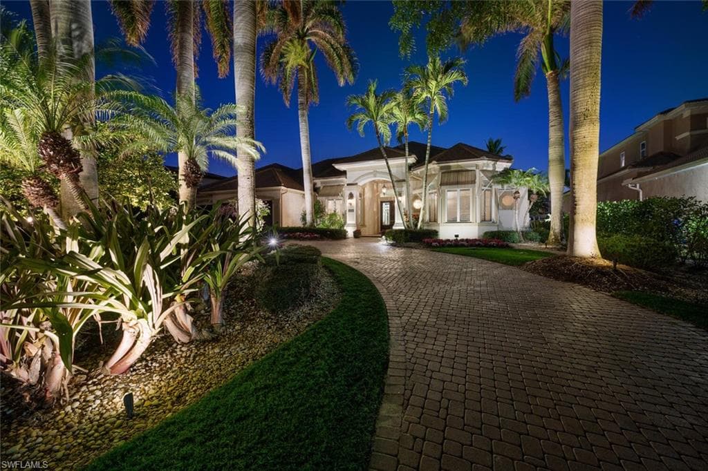 4211 Crayton Rd, Naples, FL 34103-31