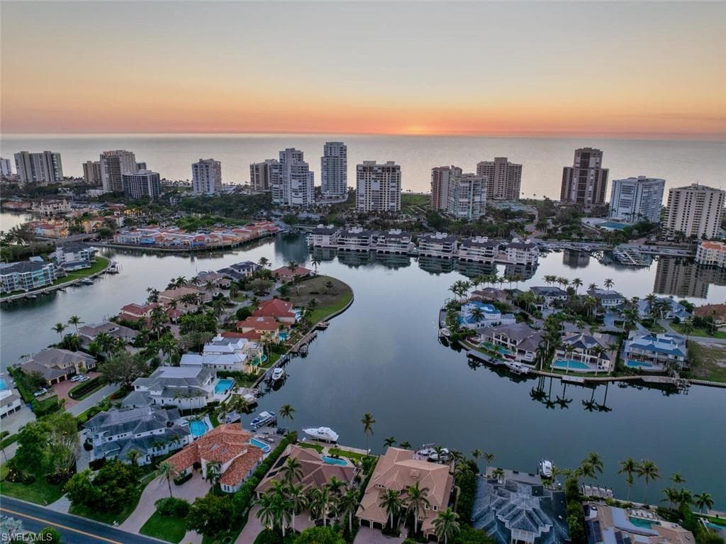 4211 Crayton Rd, Naples, FL 34103-33