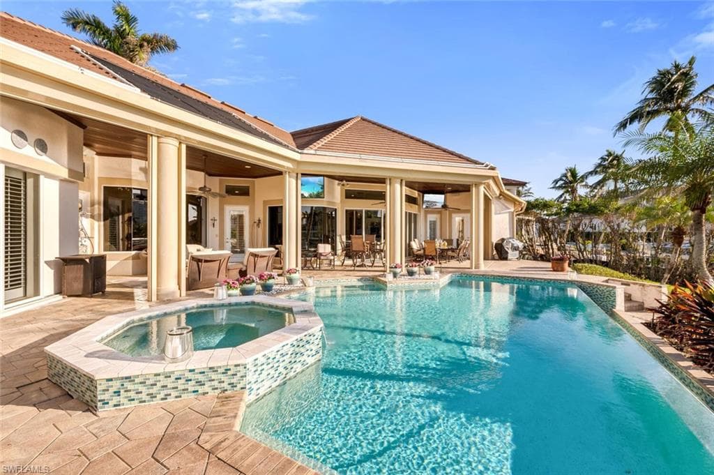4211 Crayton Rd, Naples, FL 34103-6