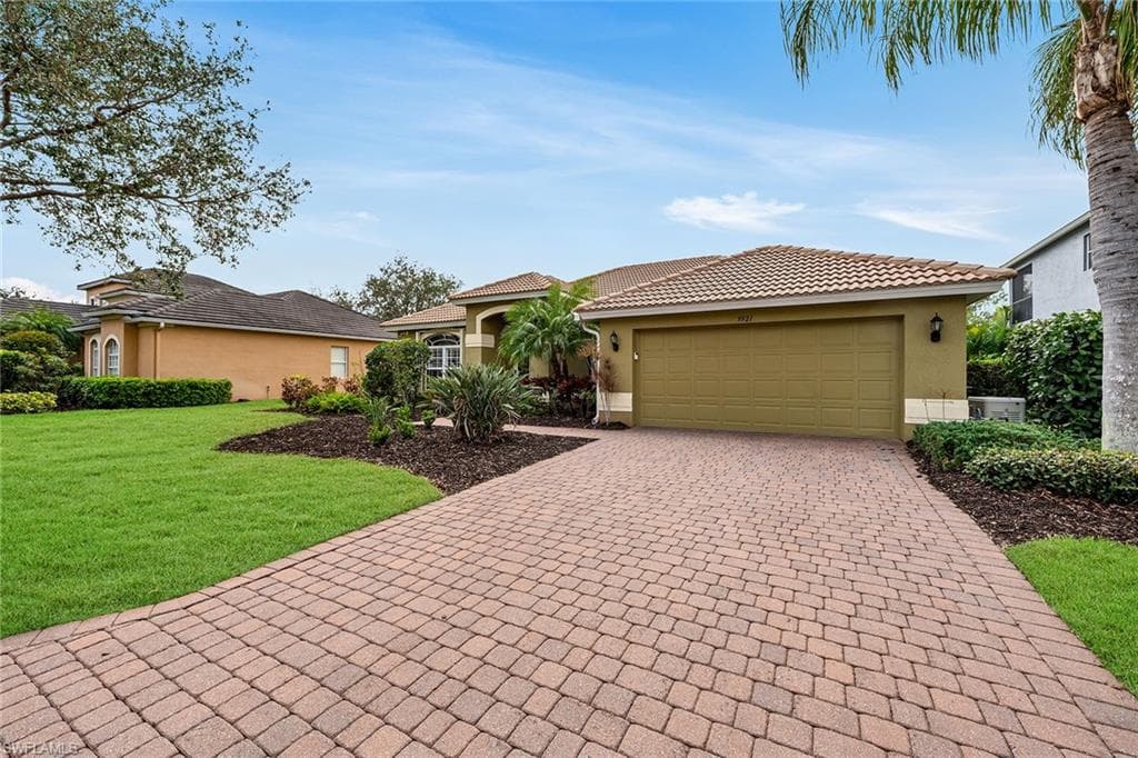 9921 Rookery Cir, Estero, FL 33928-2