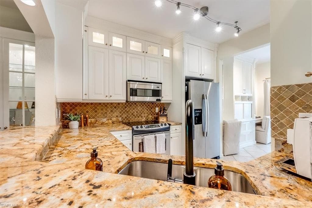 871 Tanbark Dr 102, Naples, FL 34108-12