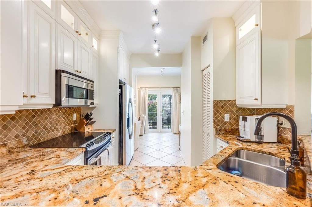 871 Tanbark Dr 102, Naples, FL 34108-20