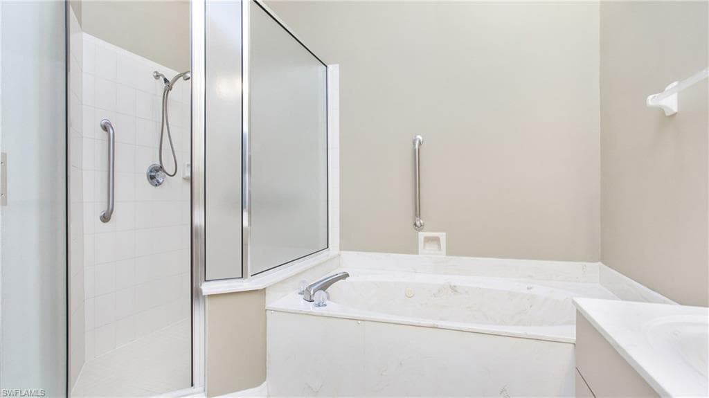 5957 Almaden Dr, Naples, FL 34119-17