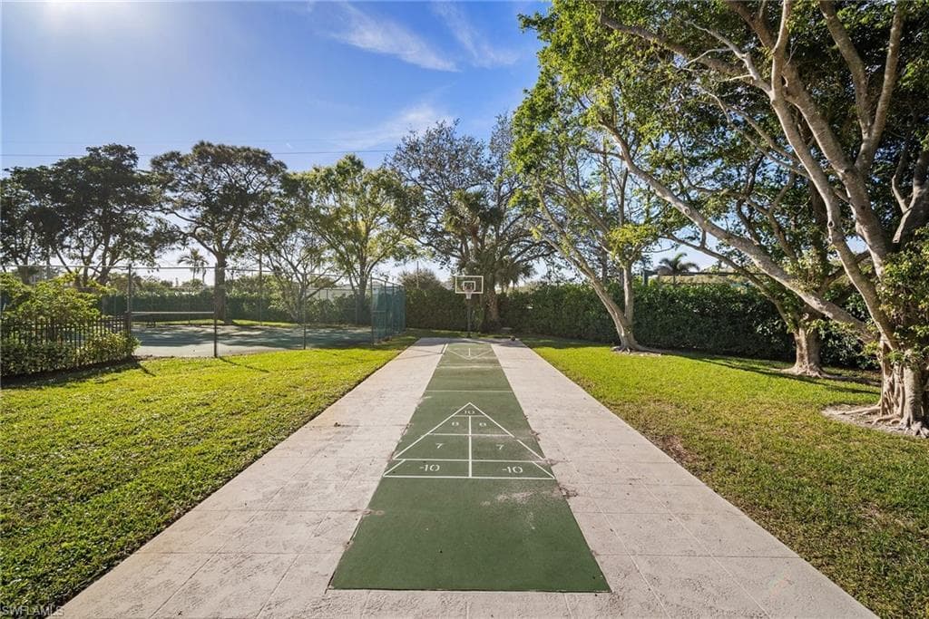 1641 Northgate Dr, Naples, FL 34105-32