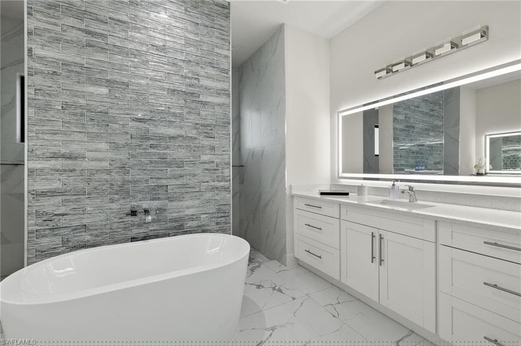 922 14th Ave NE, Naples, FL 34120-19