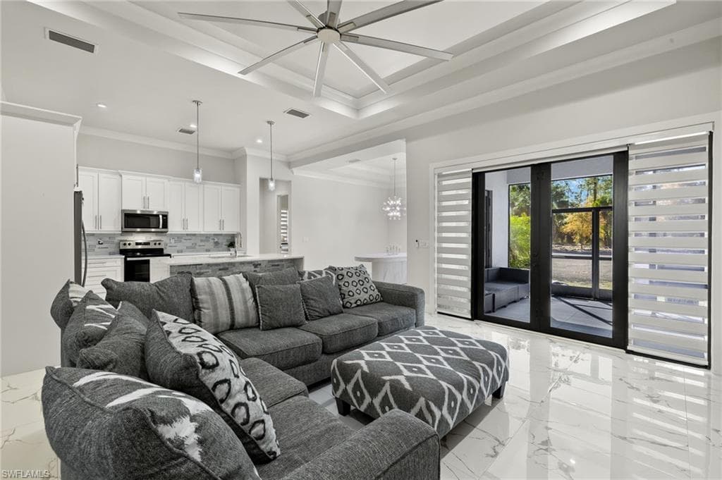 922 14th Ave NE, Naples, FL 34120-6